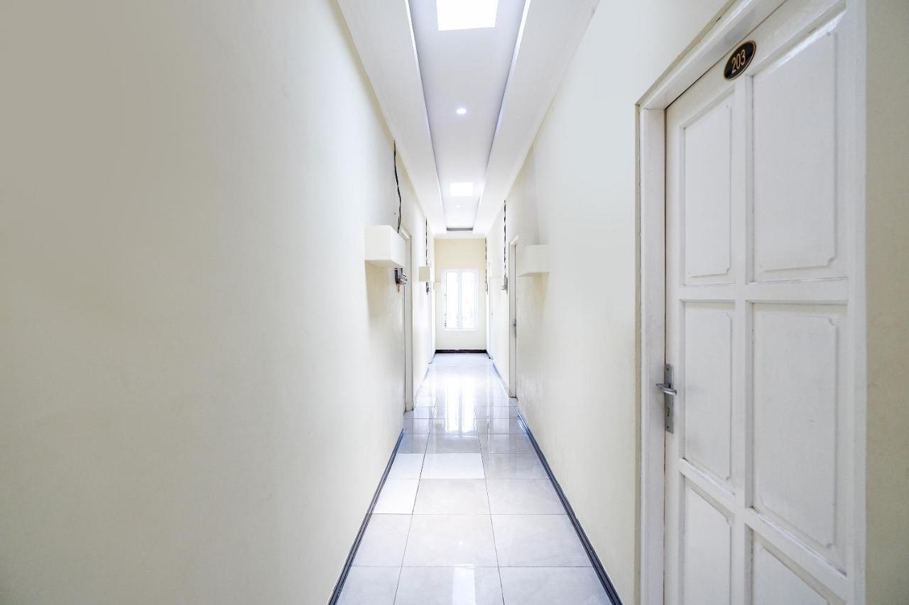Oyo 1835 Kostel Wood Semarang