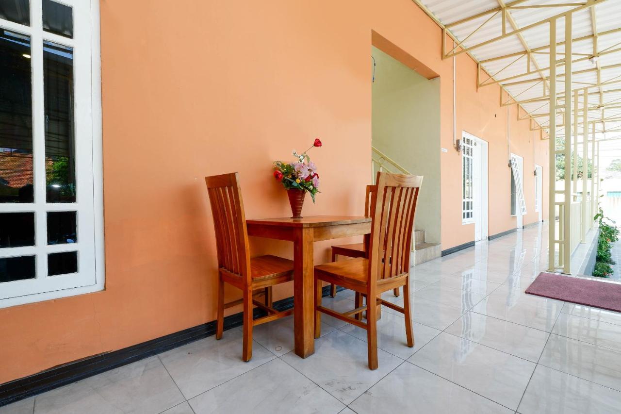 Hotel Oyo 1835 Kostel Wood 2*